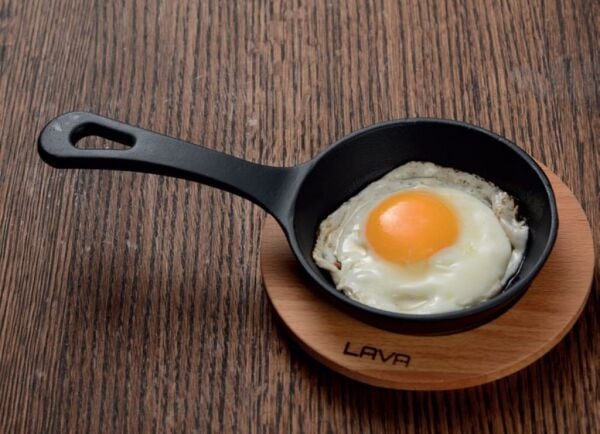 Lava Döküm Ahşap Altlıklı Demir Yuvarlak Tava Çap (Ø) 12 cm