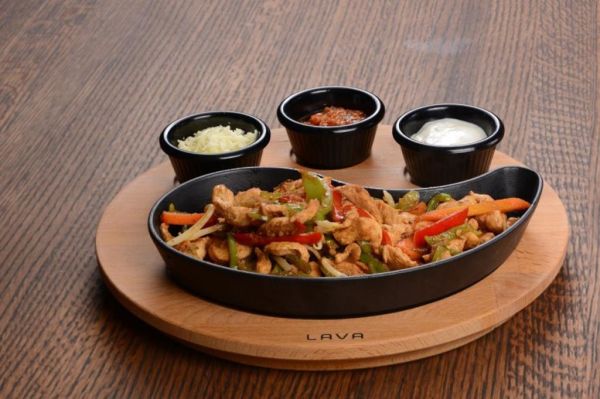 Lava Ahşap Altlıklı 10x20 cm Döküm Demir Yingyang Şekilli Fajita Tavası