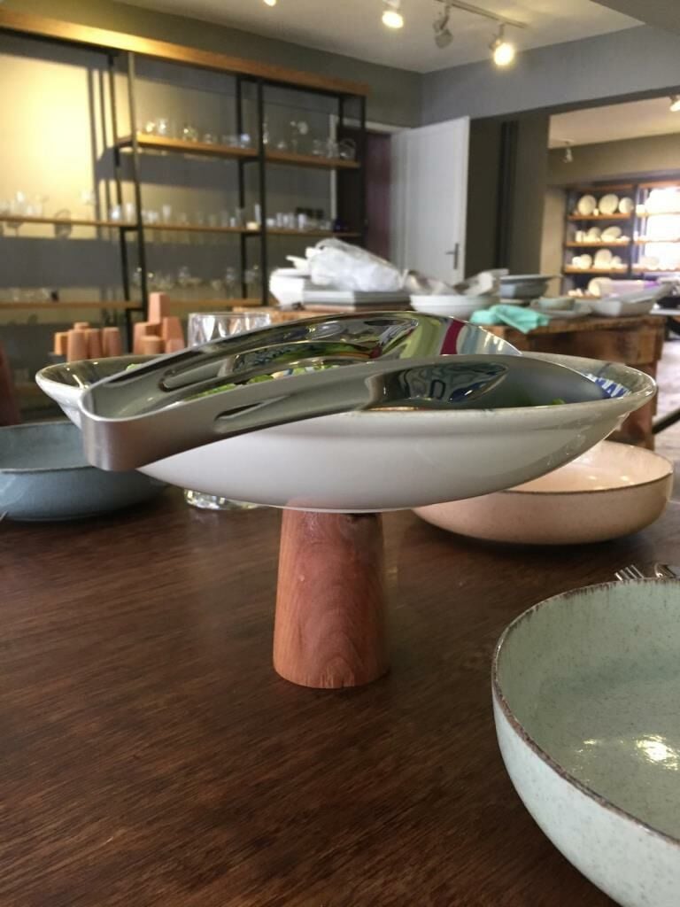 Ahşap Ayaklı Kütahya Porselen Desenli Çukur Tabak 25 cm Servis Tabağı 6 cm yükseklik yuvarlak 9 cm