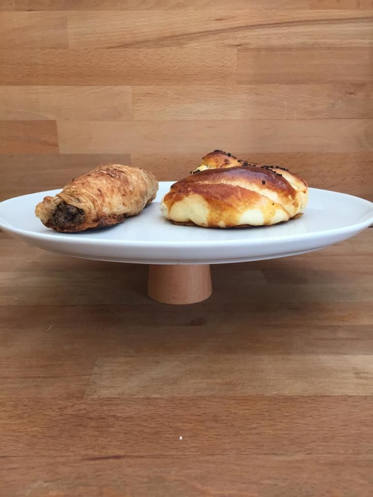 Ahşap Yuvarlak Ayaklı Kütahya Porselen Beyaz 28 cm Servis Tabağı 6 cm yükseklik yuvarlak 6 cm