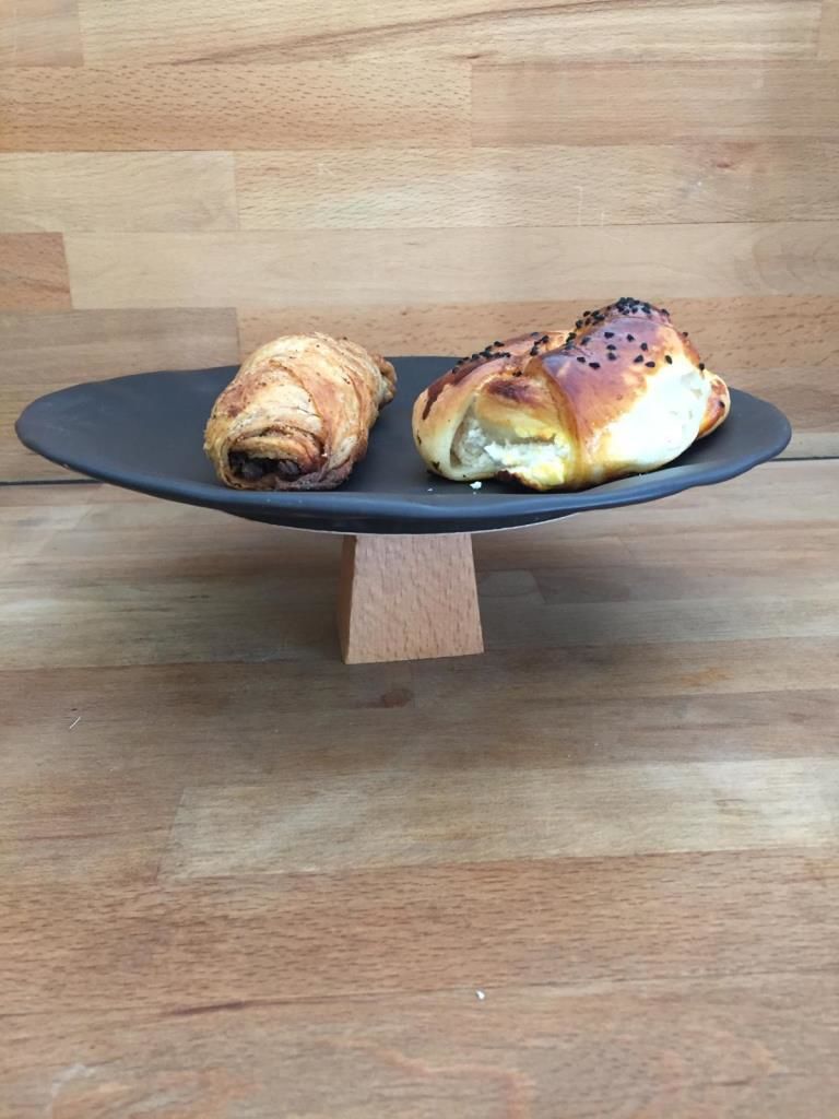 Ahşap Yuvarlak Ayaklı Yuvarlak 27 cm Servis Siyah Tabağı Krem 9 cm kare 6 cm