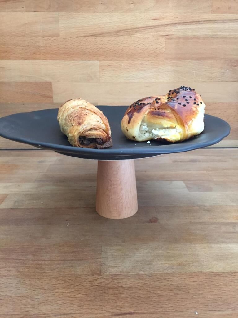 Ahşap Yuvarlak Ayaklı Yuvarlak 27 cm Servis Siyah Tabağı Krem 9 cm yuvarlak 9 cm