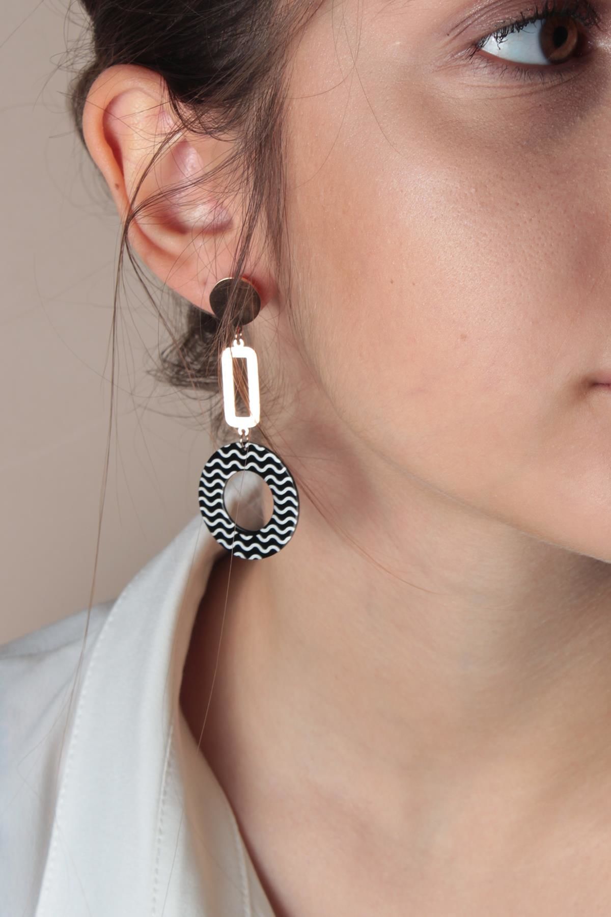 Zarias's Rose Çelik Küpe Shirley Siyah Dalgalı