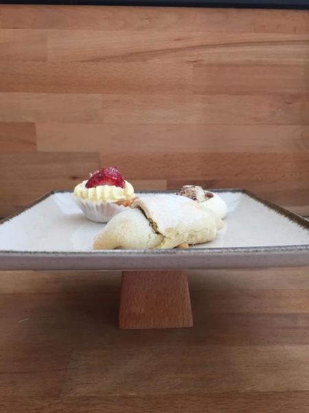 Ahşap Ayaklı Pearl Kare 21 cm Servis Tabağı Tarçın 9 cm