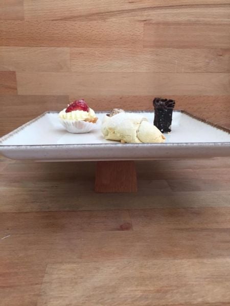Ahşap Ayaklı Pearl Kare 21 cm Servis Tabağı Tarçın 9 cm
